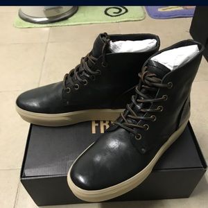 Frye Beacon Lace up boots. Men’s size 9. NWT